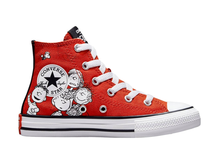 Tenis Converse Chuck Taylor All Star HI en color rojo con ilustraciones de los personajes de Peanuts y suela blanca.
