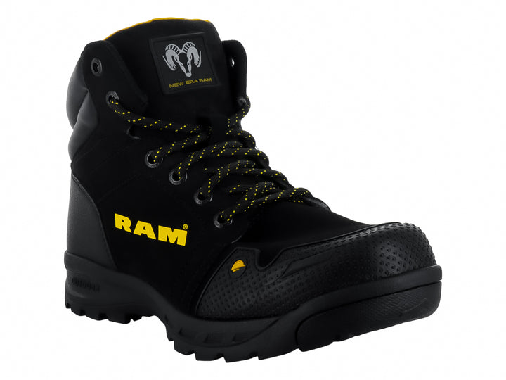 Bota deportiva RAM R253 en color negro con detalles y logotipo en amarillo, diseño outdoor resistente.