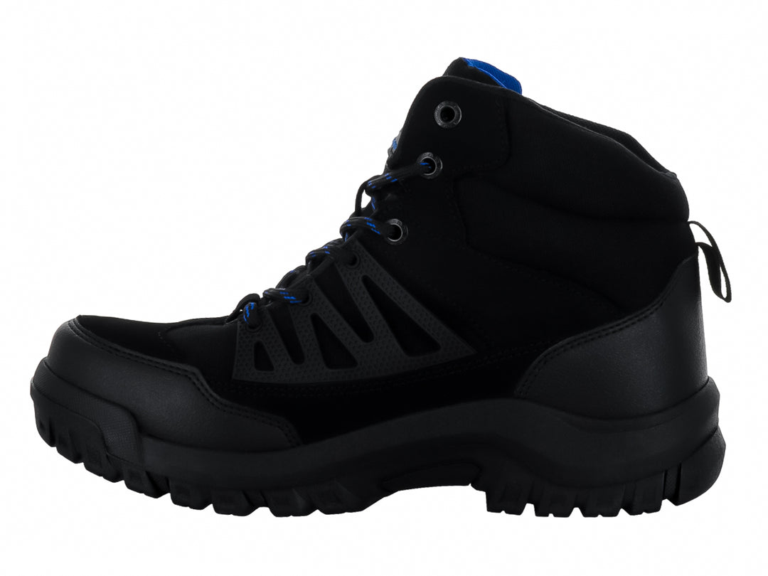 Bota deportiva RAM color negro con detalles en azul y suela robusta.