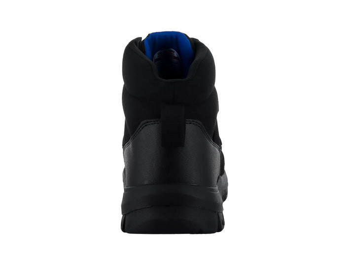 Bota deportiva RAM color negro con detalles en azul y suela robusta.