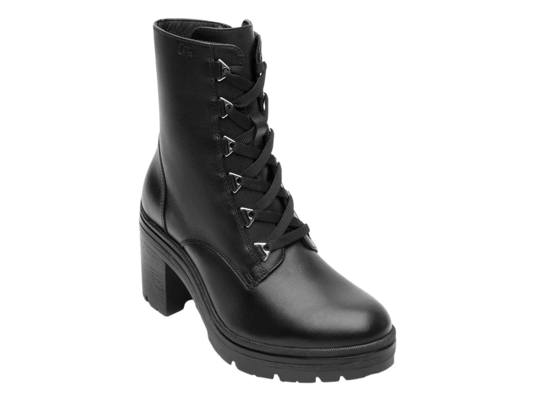 Bota negra de cuero para mujer con agujetas y tacón grueso cuadrado sobre fondo blanco.