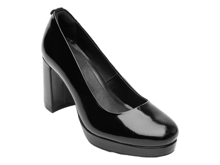 Zapato de tacón alto y plataforma en color negro brillante de cuero.