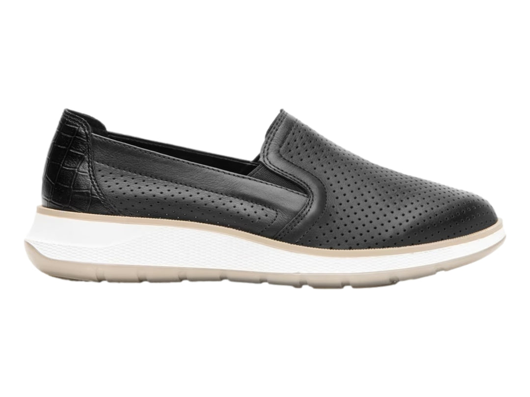 Zapato plano Flexi color negro de cuero perforado con suela blanca y beige para mujer.