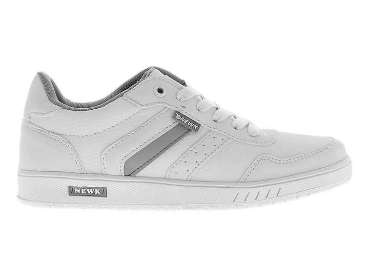 Tenis blancos NEWK para Niño con detalles en gris y suela blanca.