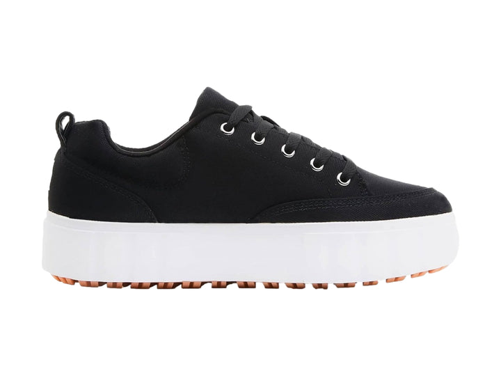 Tenis FILA negros con suela de plataforma blanca y base color café.