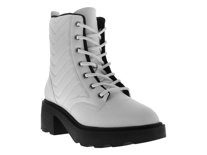 Bota blanca de cuero con detalles en negro, suela track gruesa y diseño de costuras en zigzag.