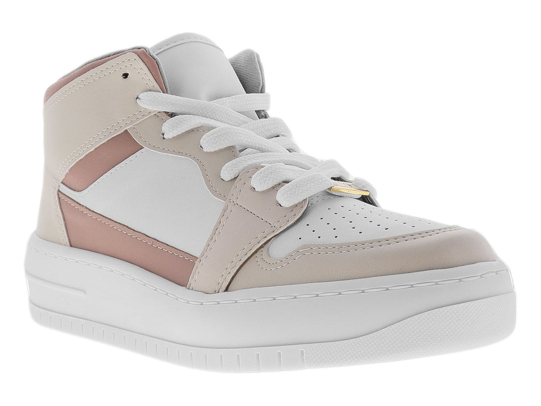 Tenis de caña alta en colores blanco, beige y rosa con suela blanca gruesa.
