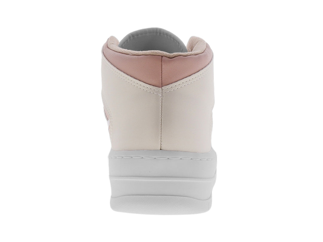Tenis de caña alta en colores blanco, beige y rosa con suela blanca gruesa.