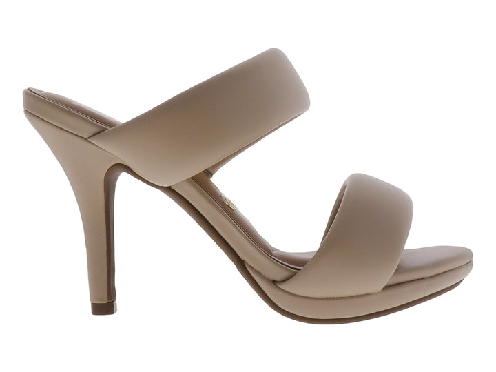 Sandalia de tacón alto color beige con dos tiras anchas y acolchadas, marca Vizzano.