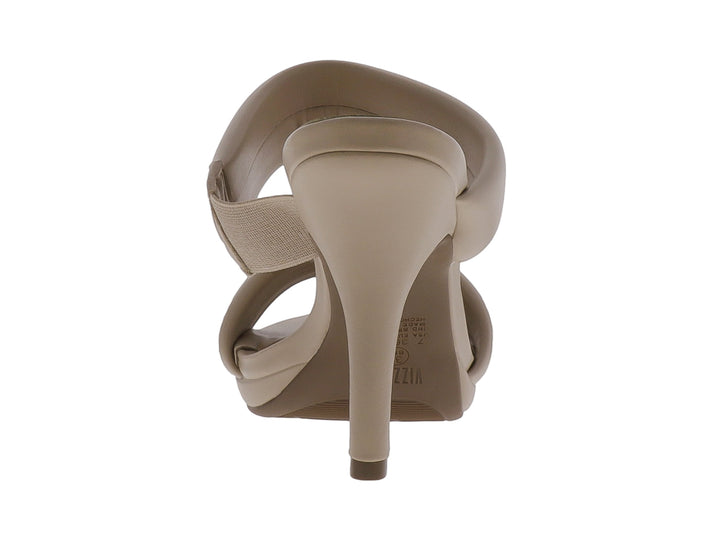 Sandalia de tacón alto color beige con dos tiras anchas y acolchadas, marca Vizzano.