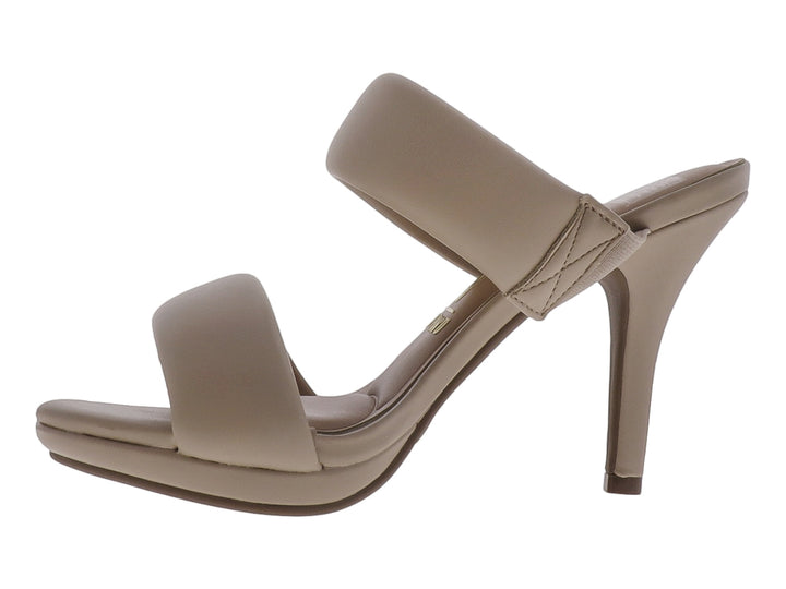 Sandalia de tacón alto color beige con dos tiras anchas y acolchadas, marca Vizzano.