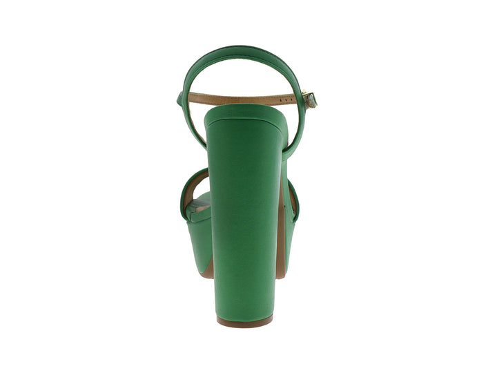 Sandalia de plataforma color verde con tacón grueso y correa ajustable al tobillo marca Vizzano.