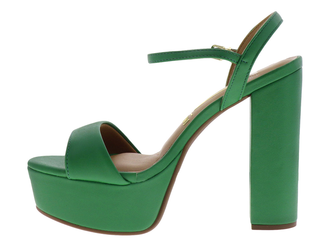 Sandalia de plataforma color verde con tacón grueso y correa ajustable al tobillo marca Vizzano.