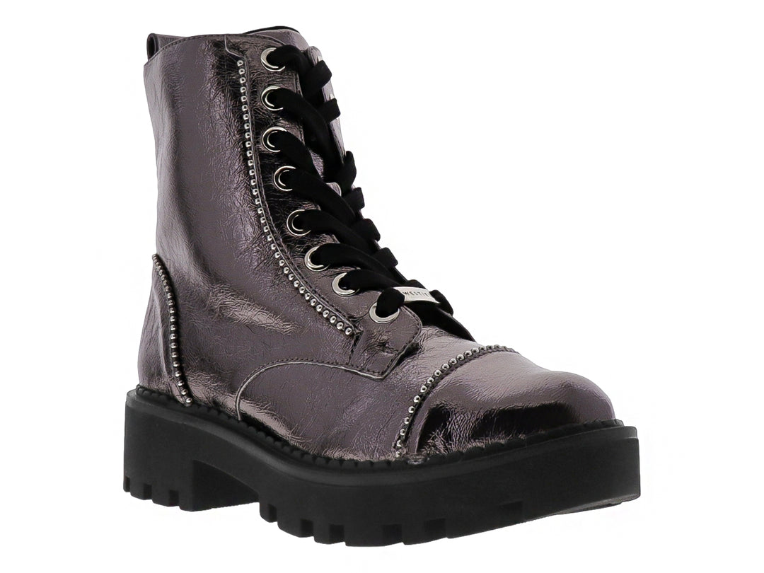 Bota infantil color gunmetal metálico con cordones negros y suela track gruesa negra.
