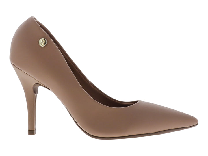 Zapato de tacón alto color nude marca Vizzano para mujer con punta cerrada y acabado mate.