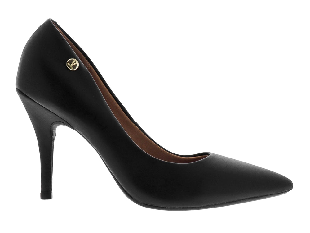 Zapato de tacón alto color negro con punta fina y acabado mate para mujer.