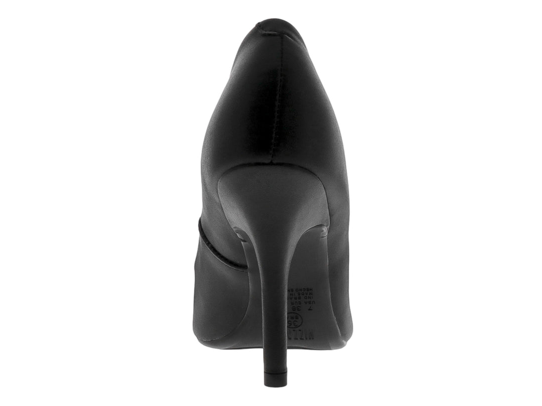 Zapato de tacón alto color negro con punta fina y acabado mate para mujer.
