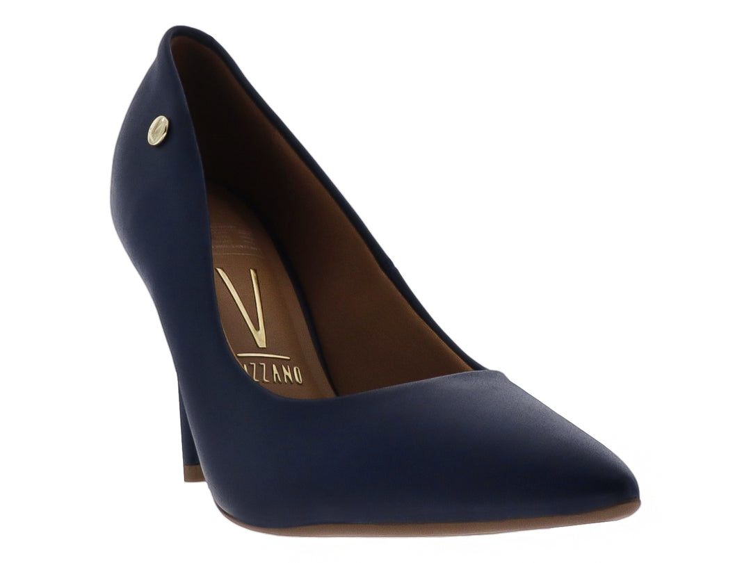 Zapato de tacón alto color azul marino con punta fina y detalle dorado en el talón.