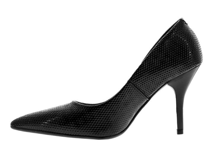 Zapato de tacón negro para mujer con acabado brillante y textura de panal en la superficie.