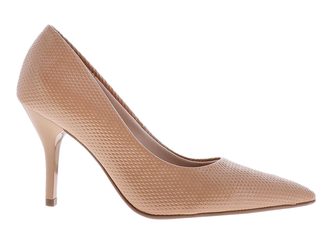 Zapato de tacón alto color nude con textura de panal y punta fina para mujer.