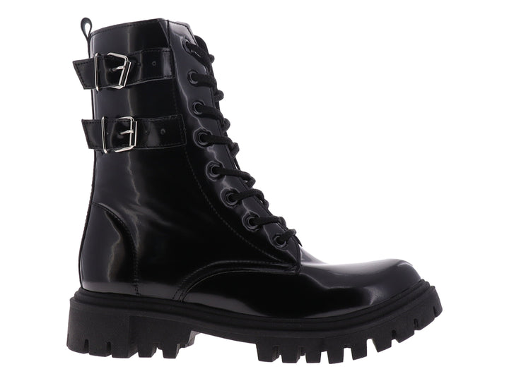 Bota negra de caña alta con agujetas, hebillas laterales y suela track gruesa.