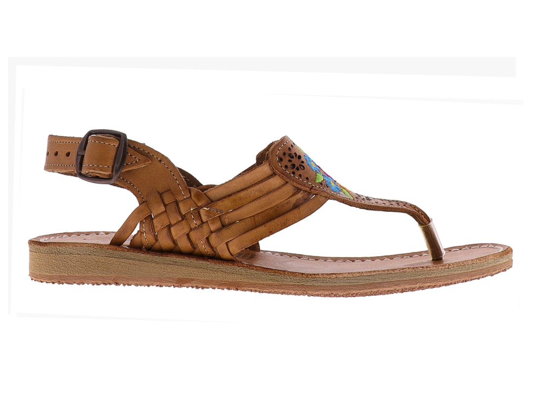 Sandalia plana de cuero color tan con bordado floral multicolor y tiras tejidas.