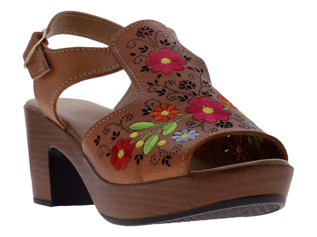Sandalia color nuez con plataforma, tacón grueso y detalles de flores bordadas multicolores en la parte superior.
