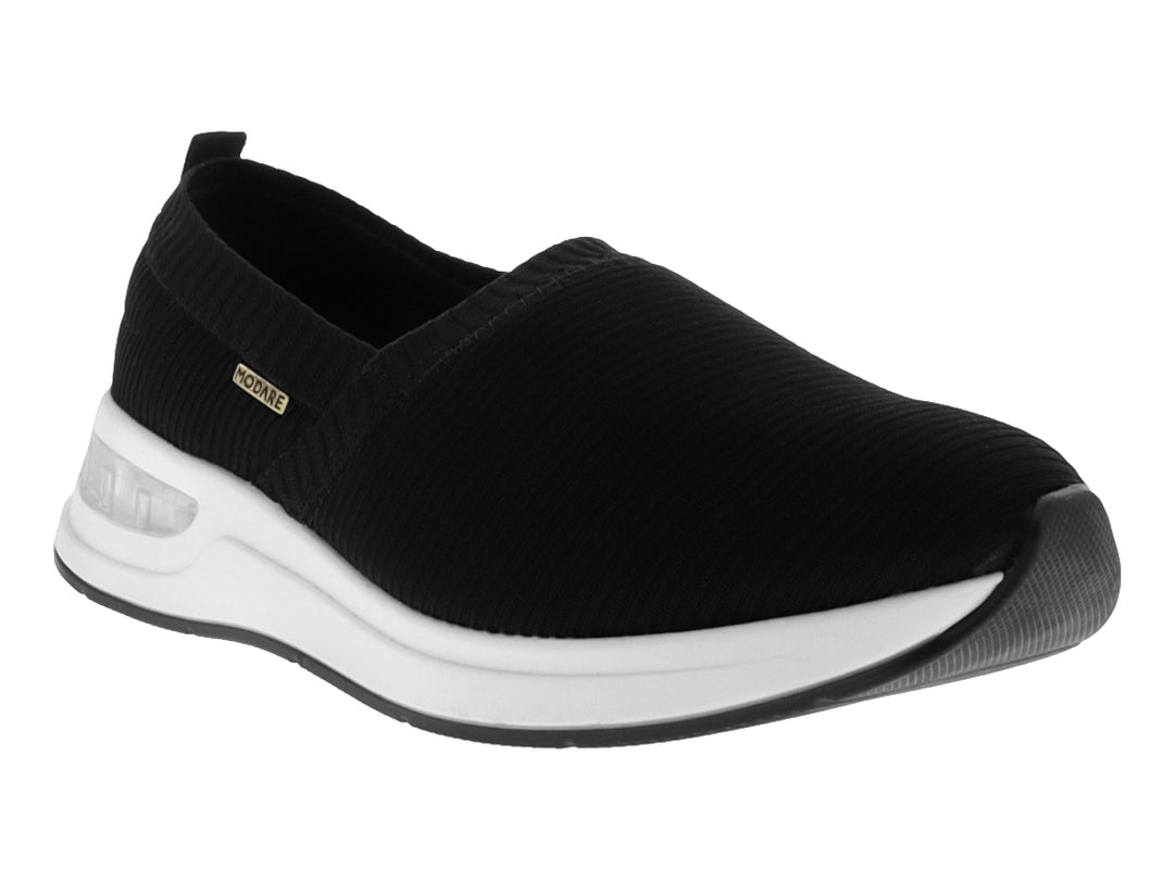 Zapato Modare slip-on de tejido negro con suela blanca gruesa y cómoda.