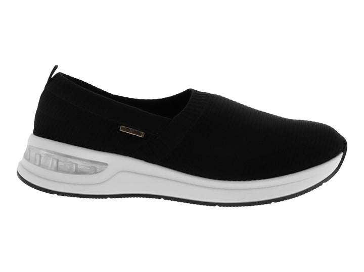 Zapato Modare slip-on de tejido negro con suela blanca gruesa y cómoda.