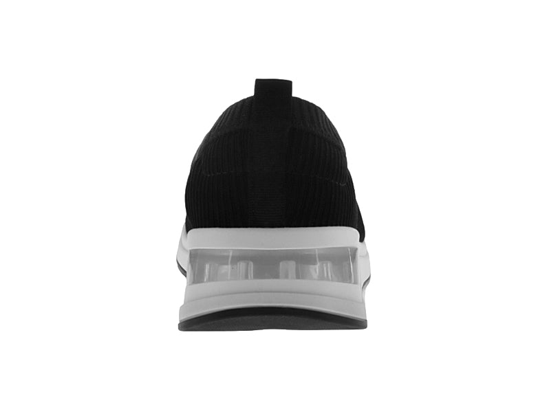 Zapato Modare slip-on de tejido negro con suela blanca gruesa y cómoda.