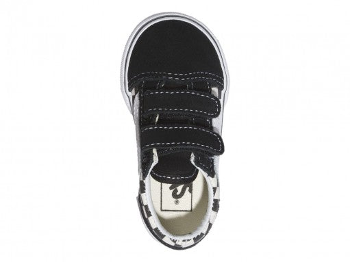 Tenis VANS Old Skool para niño con diseño de cuadros blanco y negro y cierre de velcro.