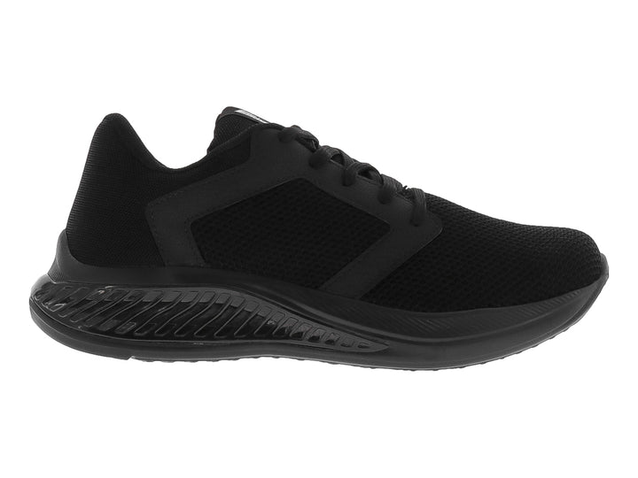 Tenis deportivos color negro con malla transpirable y suela texturizada.