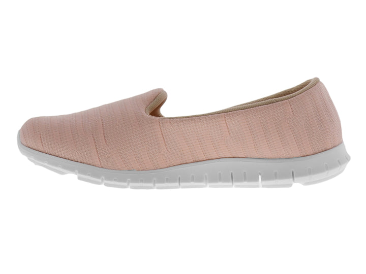 Tenis slip-on para mujer de color rosa con tejido acanalado y suela blanca.