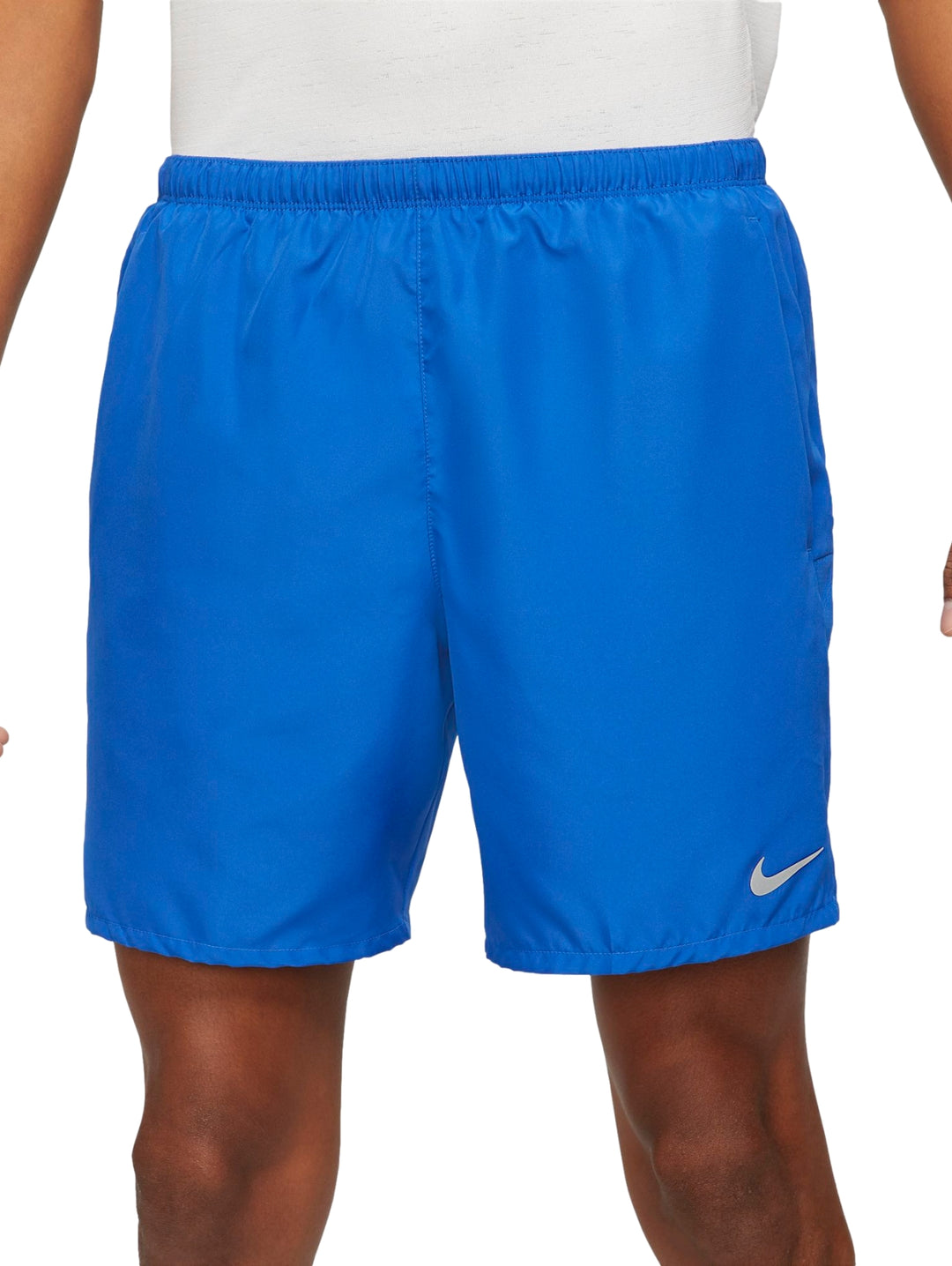 Pantalones cortos deportivos Nike en color azul Game Royal con logo plateado