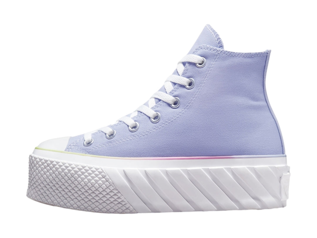 Tenis Converse Chuck Taylor All Star Lift 2X HI color morado claro con suela blanca de plataforma alta.