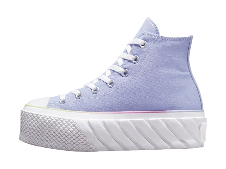 Tenis Converse Chuck Taylor All Star Lift 2X HI color morado claro con suela blanca de plataforma alta.