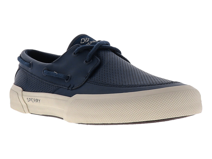 Zapato náutico Sperry azul marino con suela beige y superficie perforada.