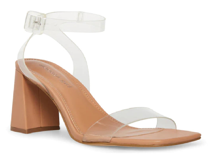 Sandalia Madden Girl con tacón cuadrado beige y correas transparentes en el empeine y tobillo.