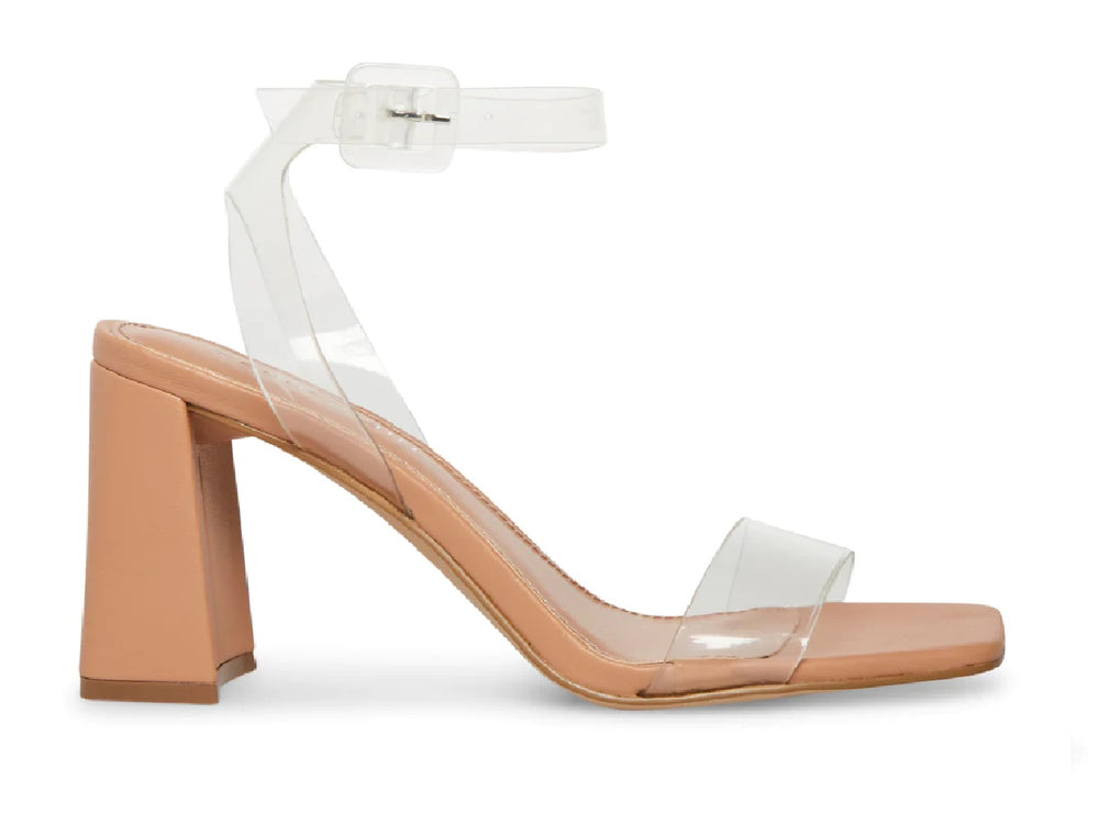 Sandalia Madden Girl con tacón cuadrado beige y correas transparentes en el empeine y tobillo.