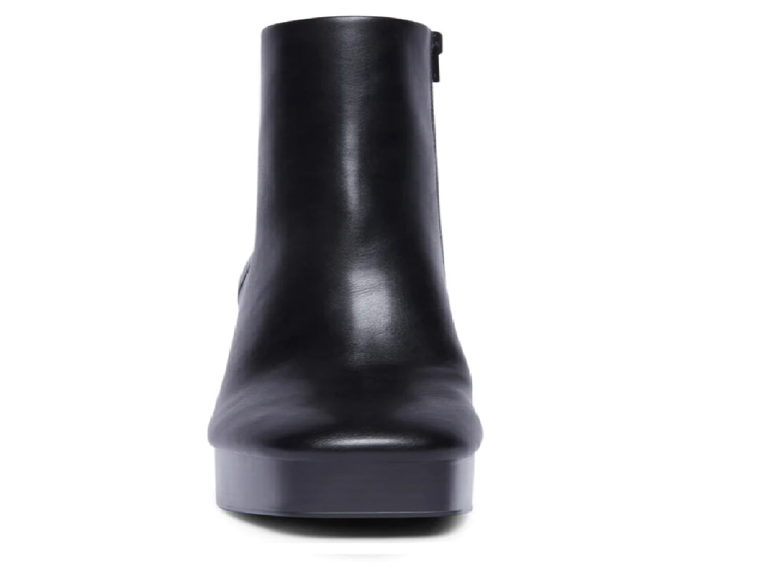 Botín negro de tacón grueso y plataforma para mujer.