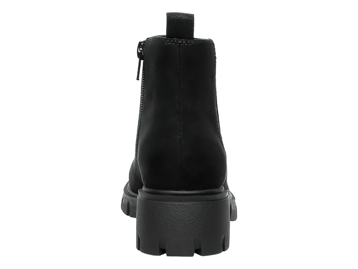 Botín negro Steve Madden estilo Chelsea con suela track gruesa y acabado mate.