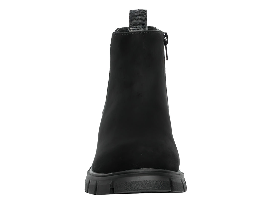 Botín negro Steve Madden estilo Chelsea con suela track gruesa y acabado mate.