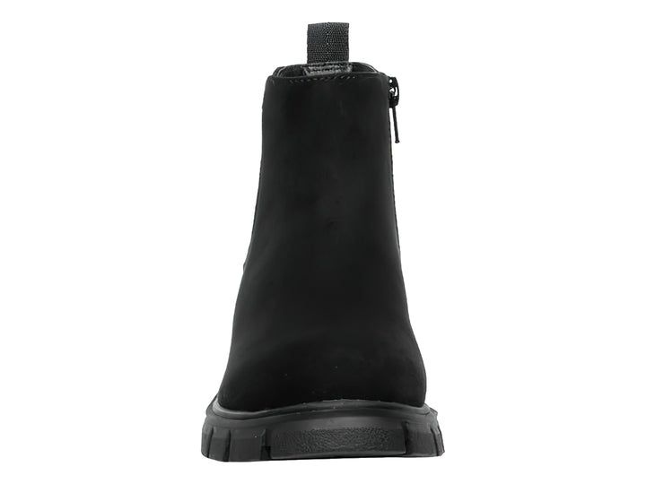 Botín negro Steve Madden estilo Chelsea con suela track gruesa y acabado mate.