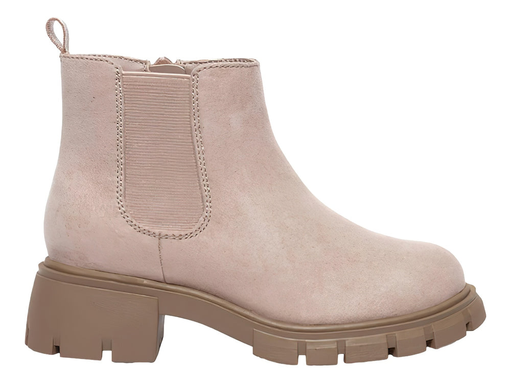 Botines Steve Madden JChelz en color blush con suela gruesa tipo track y panel elástico lateral.