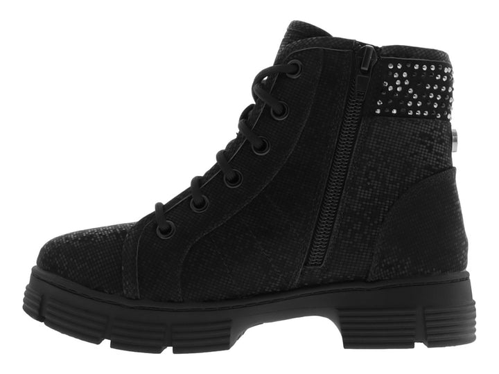 Botín negro para niños de Steve Madden con suela gruesa y detalles brillantes en el talón.