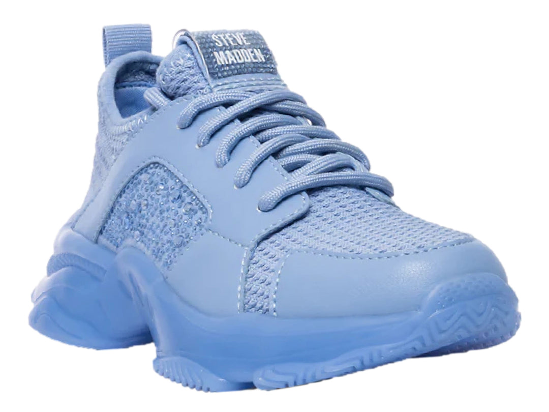 Tenis deportivos Steve Madden para niños en color azul claro con suela gruesa y detalles de malla.