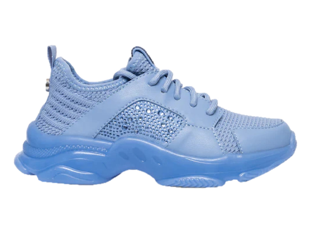 Tenis deportivos Steve Madden para niños en color azul claro con suela gruesa y detalles de malla.