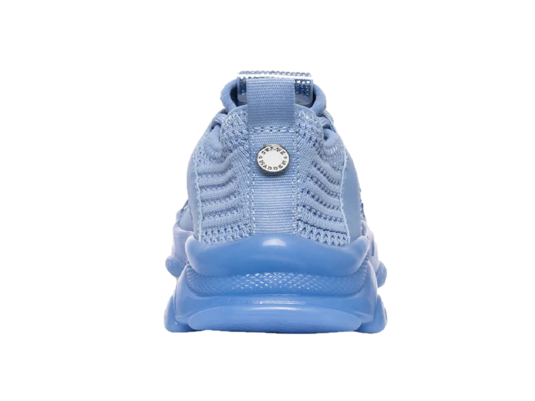 Tenis deportivos Steve Madden para niños en color azul claro con suela gruesa y detalles de malla.