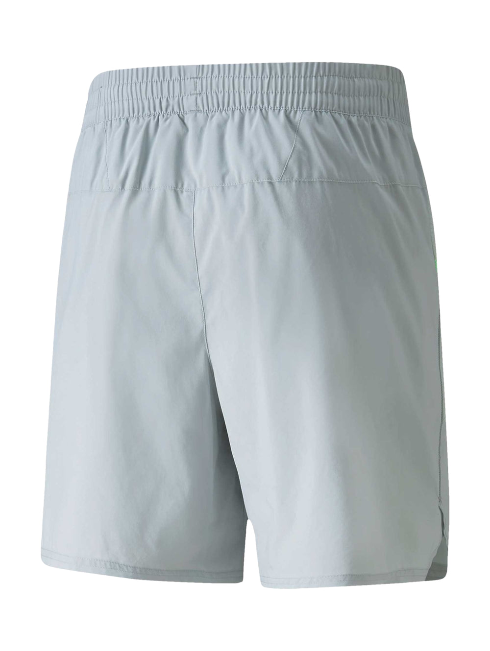 Pantalones cortos deportivos PUMA color gris Harbor Mist con detalles en verde neón.