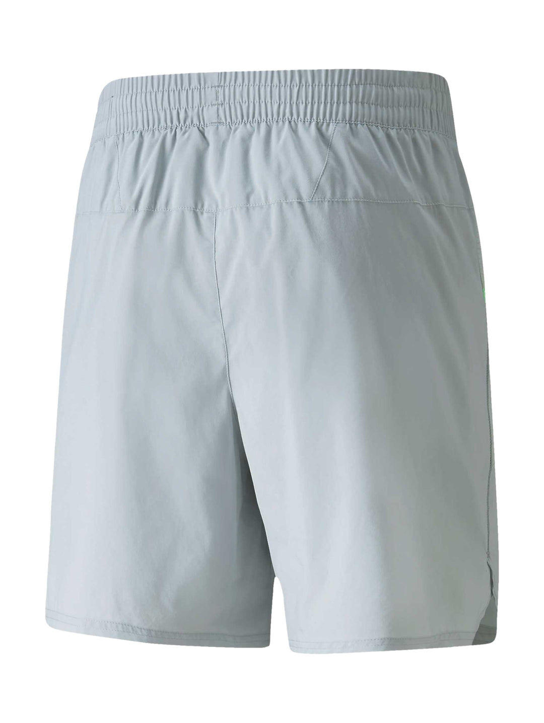Pantalones cortos deportivos PUMA color gris Harbor Mist con detalles en verde neón.